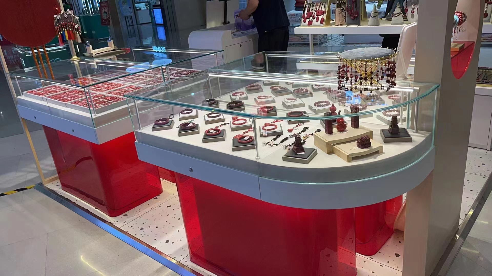 成都龍泉世茂廣場奢侈品店